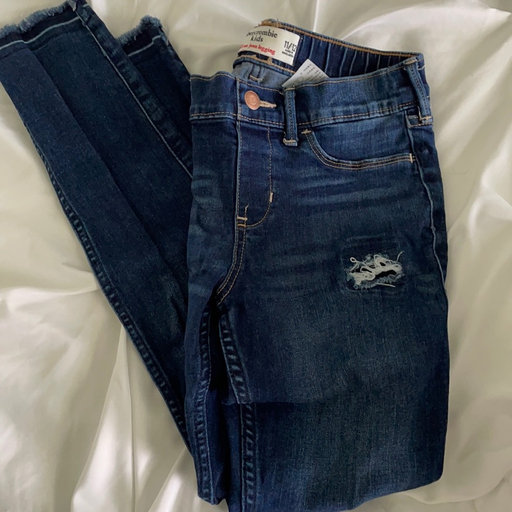 Abercrombie Kids Jean Legging no skin shows w/rips